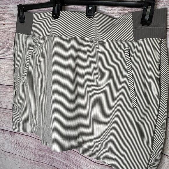Athleta Brooklyn Activewear Gray & White Striped Skort Skirt Size 22 Plus - Picture 4 of 7
